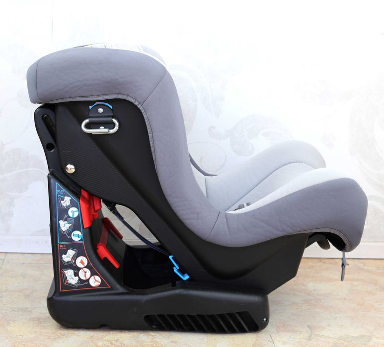 Детско столче за кола Chicco, което е подходящо за деца от 0 до 18 кг.