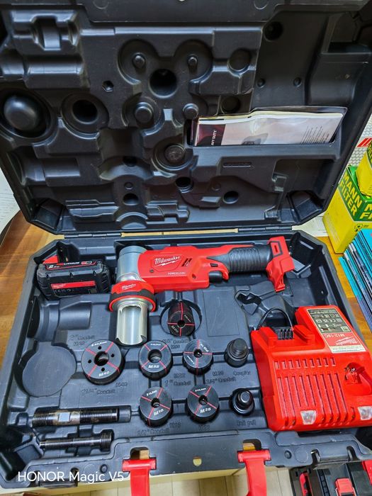 Mașină de ștanțat hidraulică M18™ FORCE LOGIC™ Milwaukee M18HKP