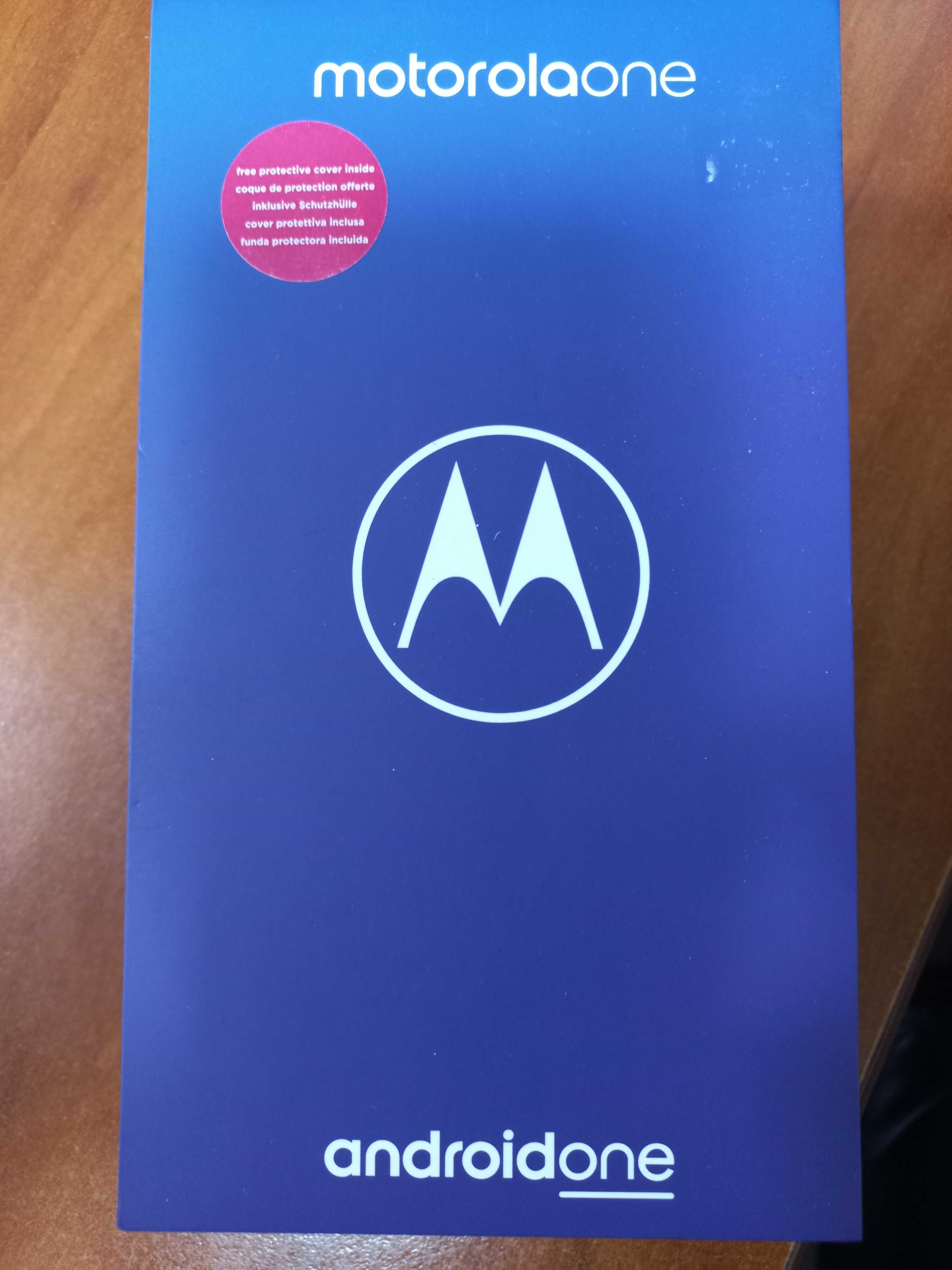 Телефон Motorola ONE