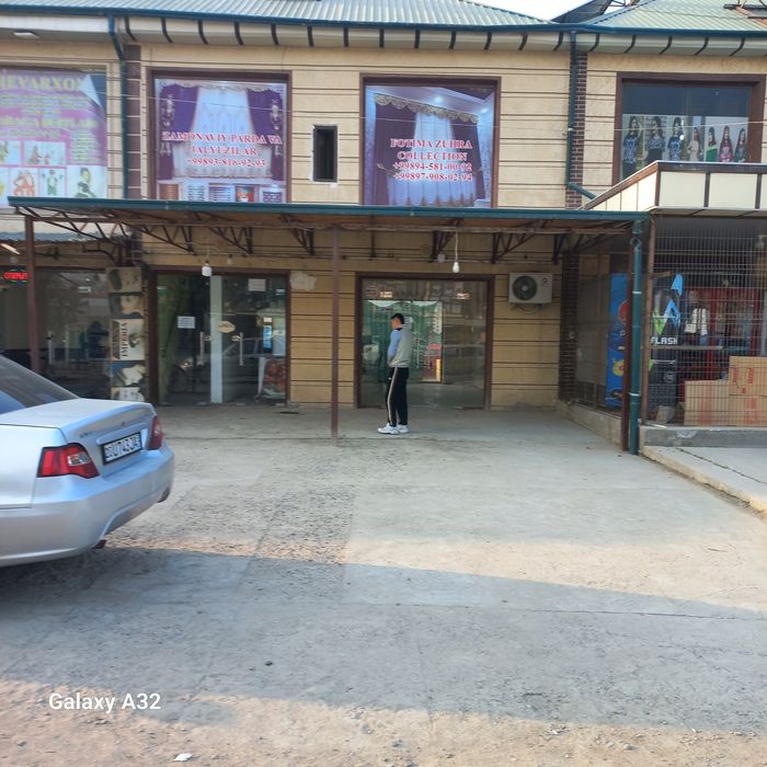 Дукон сотилади . 2 этаж