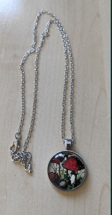 Lantisor nou cu pandantiv model mushrooms