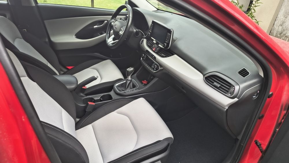 Hyundai i30 1.6 crdi/ full LED/Navi/130.000km