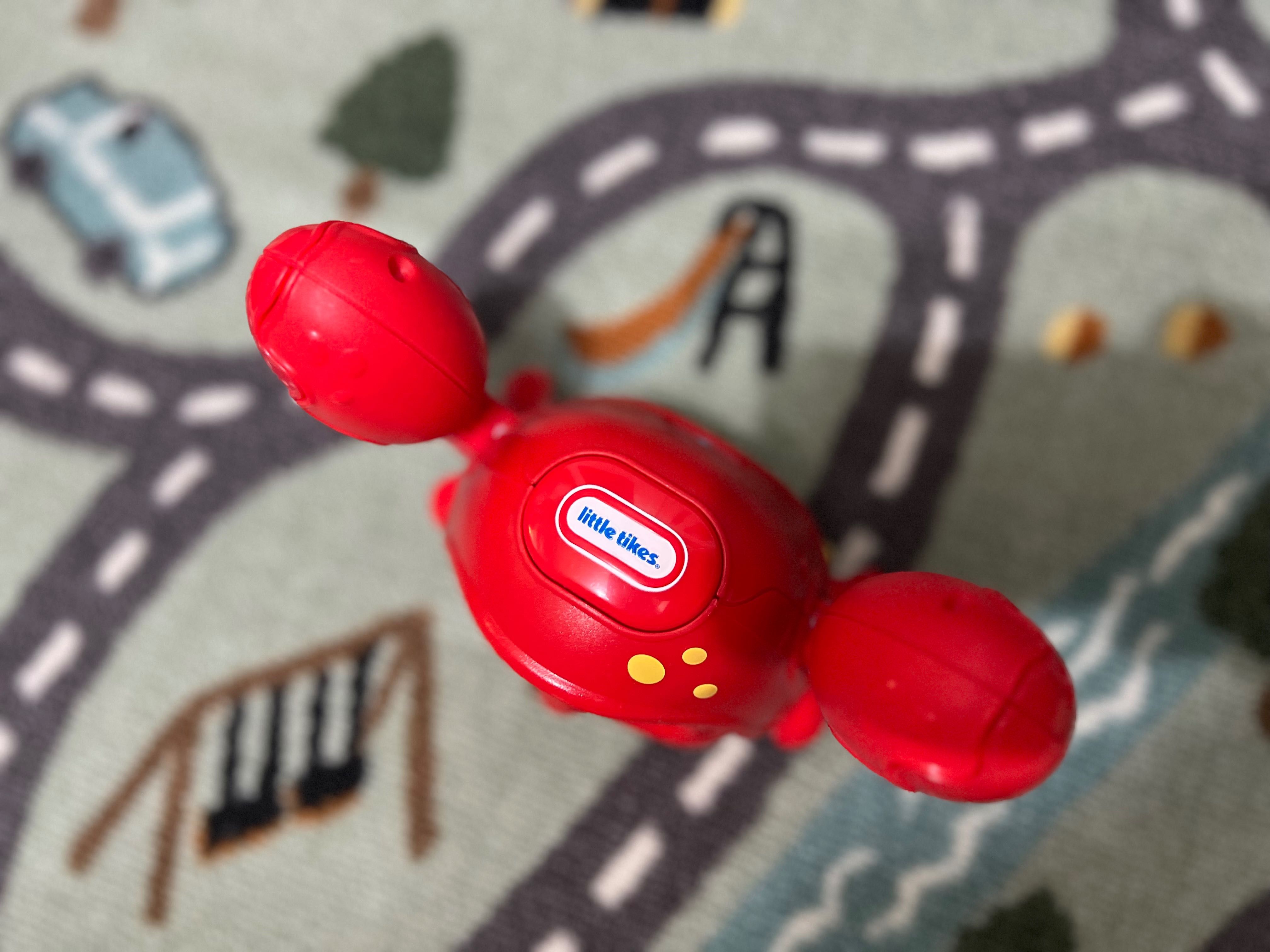 Интерактивно движещо се раче - играчка на Little tikes