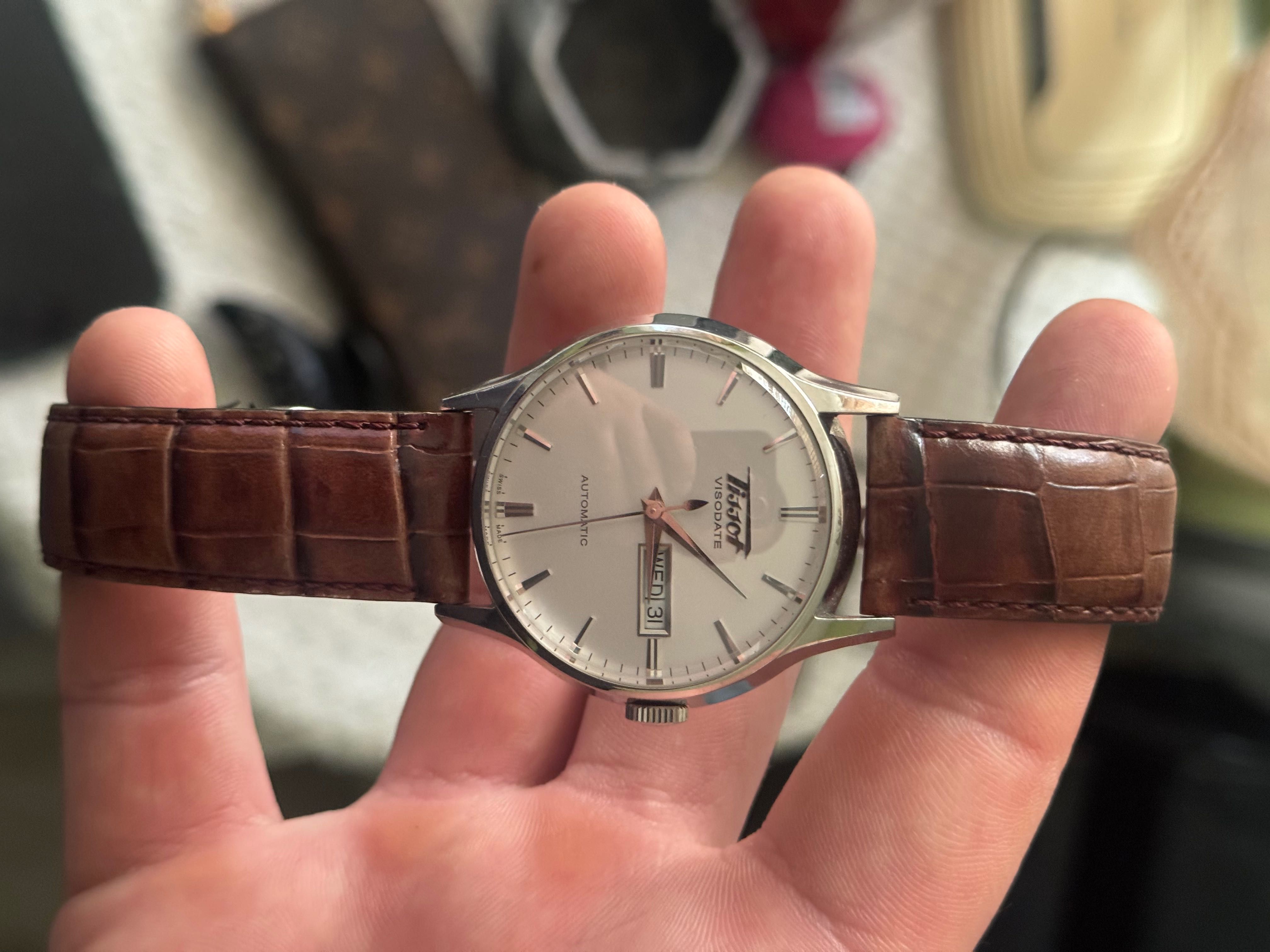 Часовник TISSOT automatic