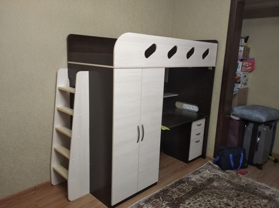 Кровать чердак (стол+вместительный шкаф)