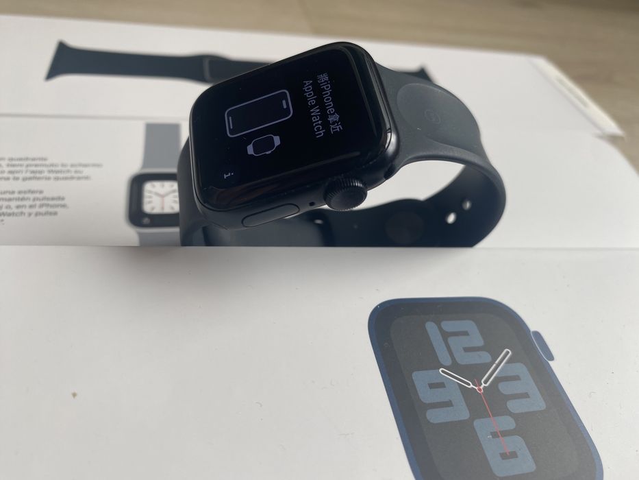 Apple Watch SE 2 (2024) 40mm – Отлично състояние, комплект