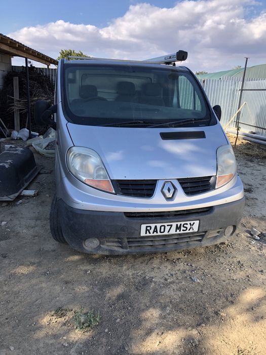 Vand van renault trafic cu volan pe dreapta