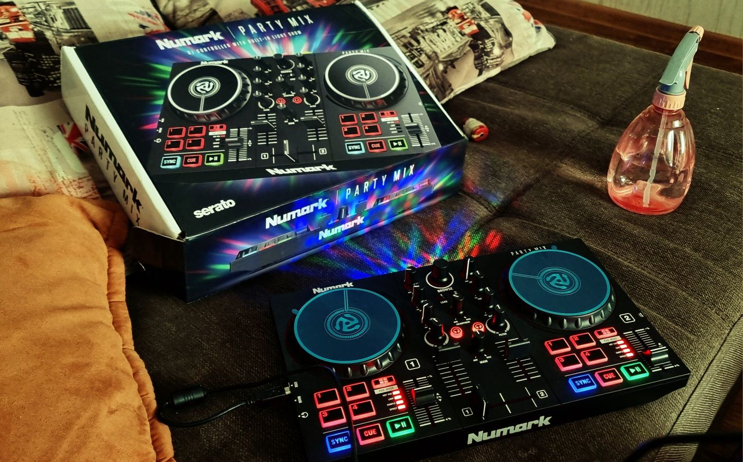 Срочно продам дилерский микшер Numark Party mix