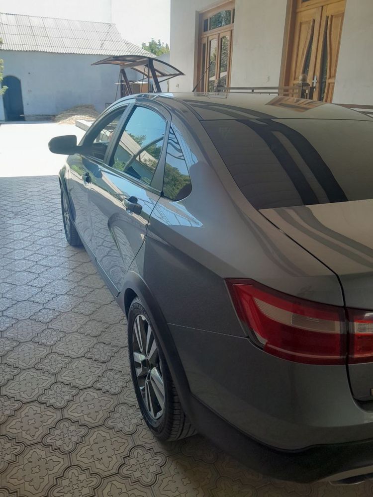 Lada vesta cros 1.8 aftomat