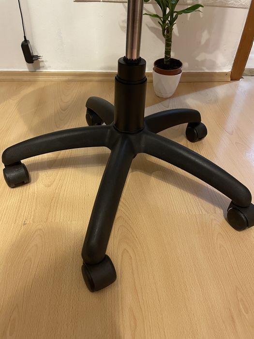 Scaun de birou ,negru, de la Mobexpert