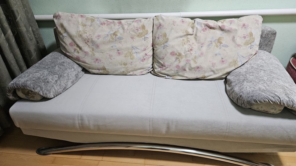 Продам диван раскладной и кресло