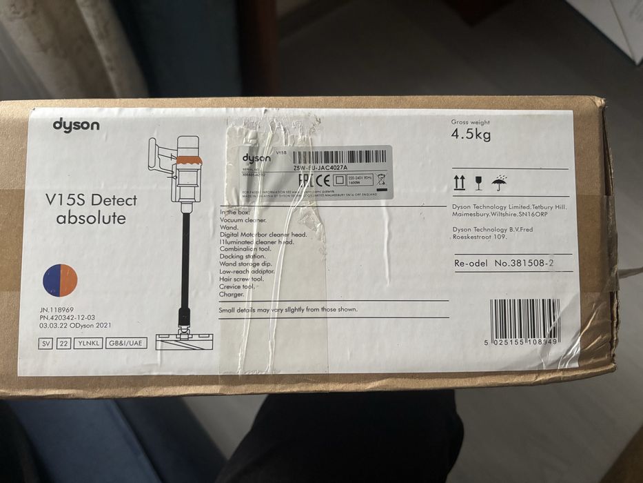 Продам dyson v15s detect absolute