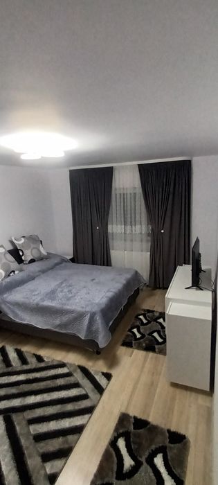Ofer spre închiriere in regim hotelier apartament cu doua dormitoare .