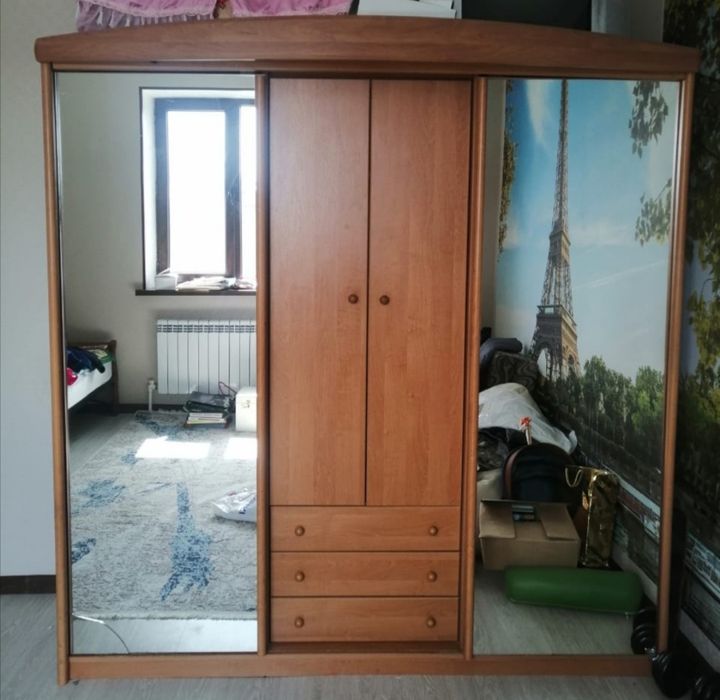 Продаётся двух дверный зеркальный купейный Беларуский шифоньер
