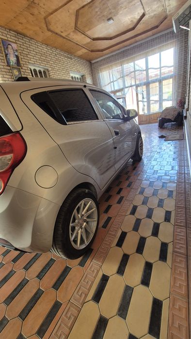 Spark mashinasi sotiladi