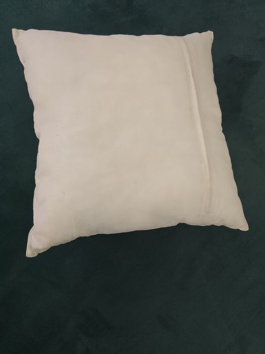 Pernă decorativă brodată manual, ivory – model floral cu mărgele