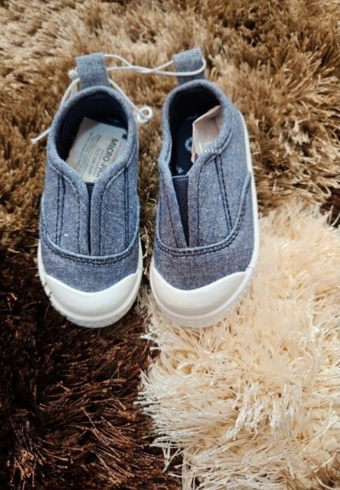 Papuci noi mărimea 20