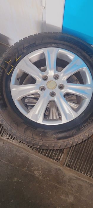 Продам зимние шины с дисками  шипы б/у