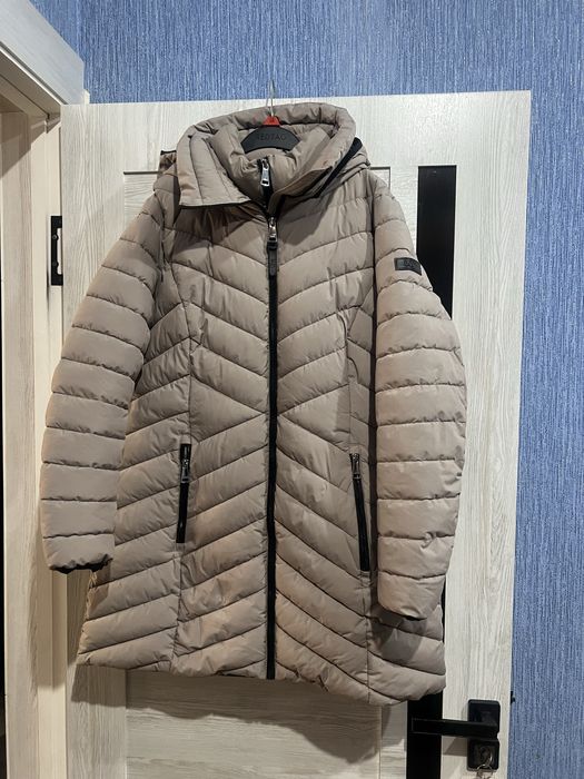 Теплая куртка с капюшоном