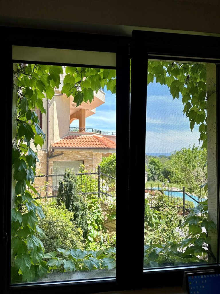 Продава се Четиристаен апартамент в Варна, м-т Евксиноград - 143 кв.м за 2518 €/кв.м - Снимка #13