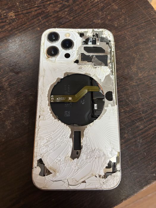 Iphone 12 pro max,iphone 11 simplu. Defecte sau pentru reparat.