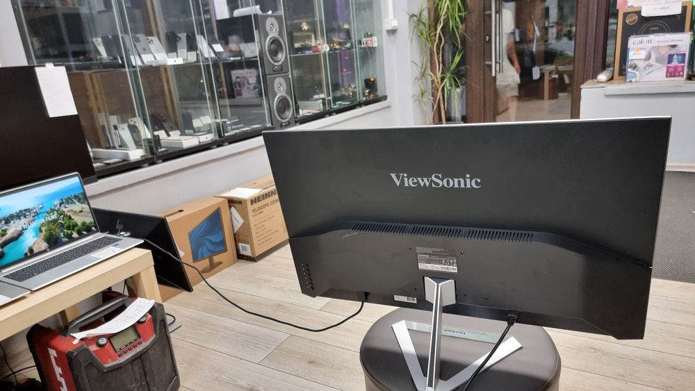 Amanet F28: Monitor ViewSonic VX3276-2K-mhd