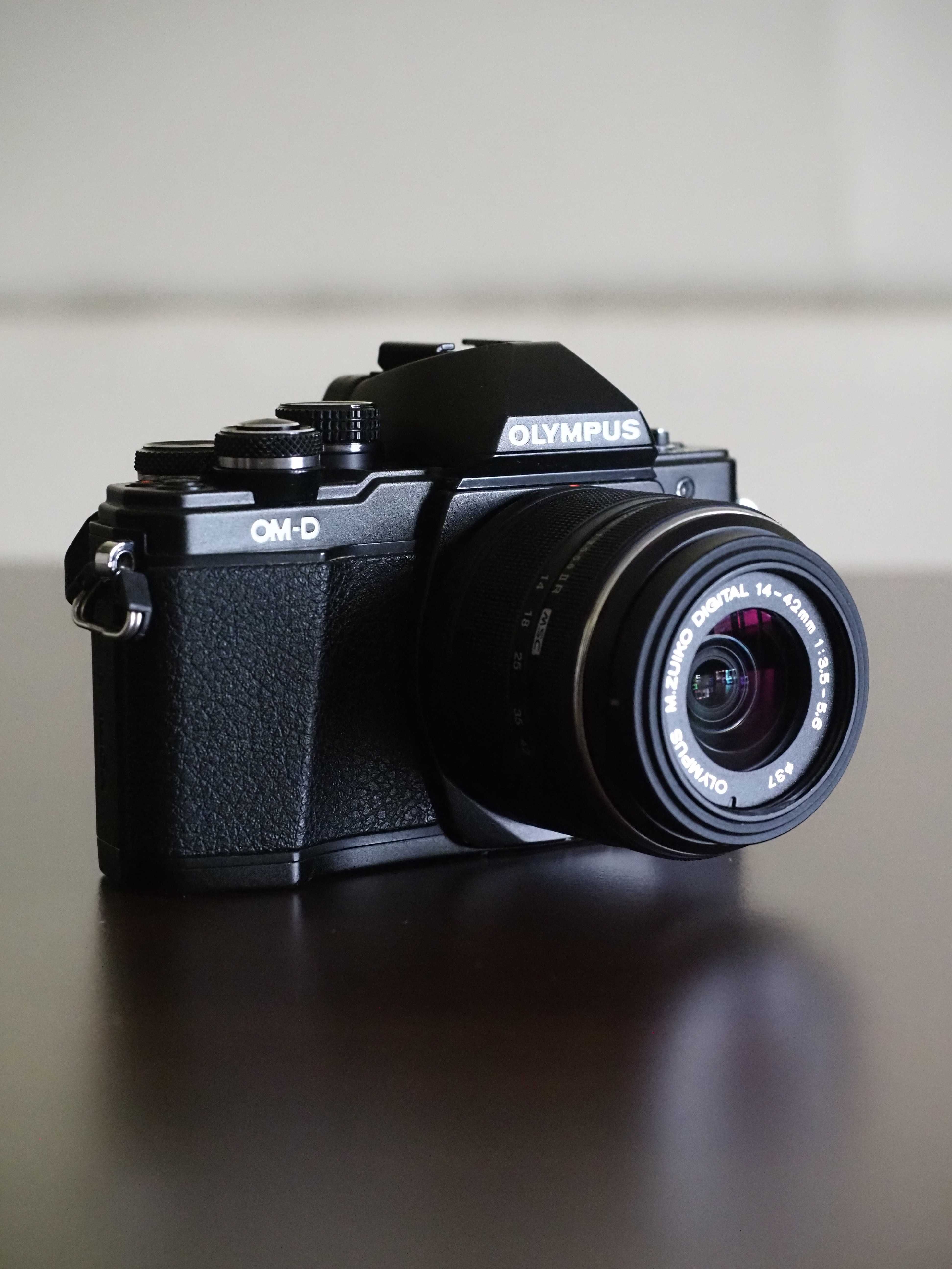 Olympus OM-D E-M10 Mark II - Kit cu Obiectiv 14-42mm f3.5-5.6 II R MSC