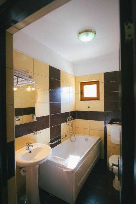 PENSIUNE in PREDEAL, cu 19 camere, restaurant, bar si 2 terase