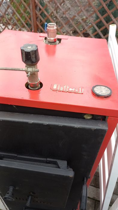 Vând centrală cu calorifere și pompă ..instalație completă.cu probă