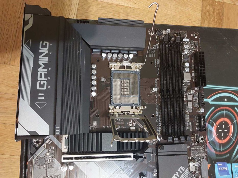Intel Core i5 12600KF + Gigabyte B760 Gaming X DDR5
