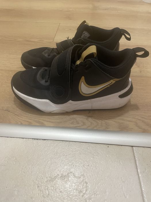 Маратонки Nike husttle