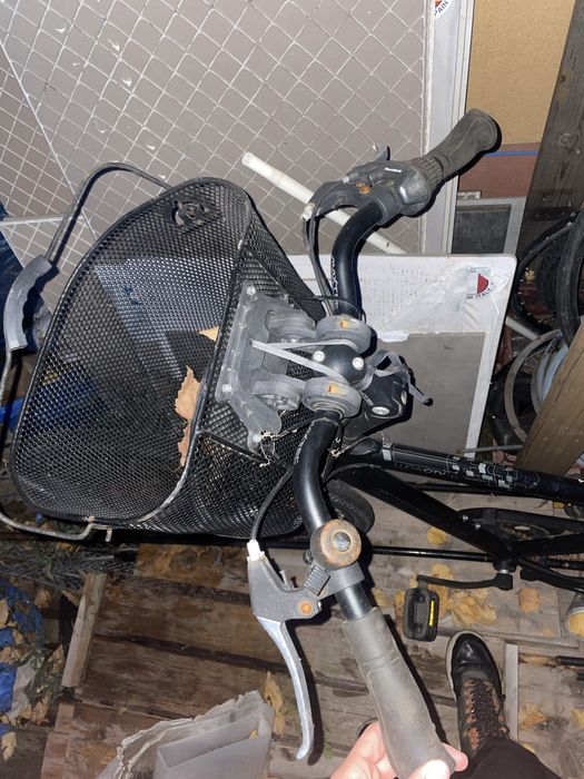 Bicicleta cu piese bune. De restaurat sau pentru piese.