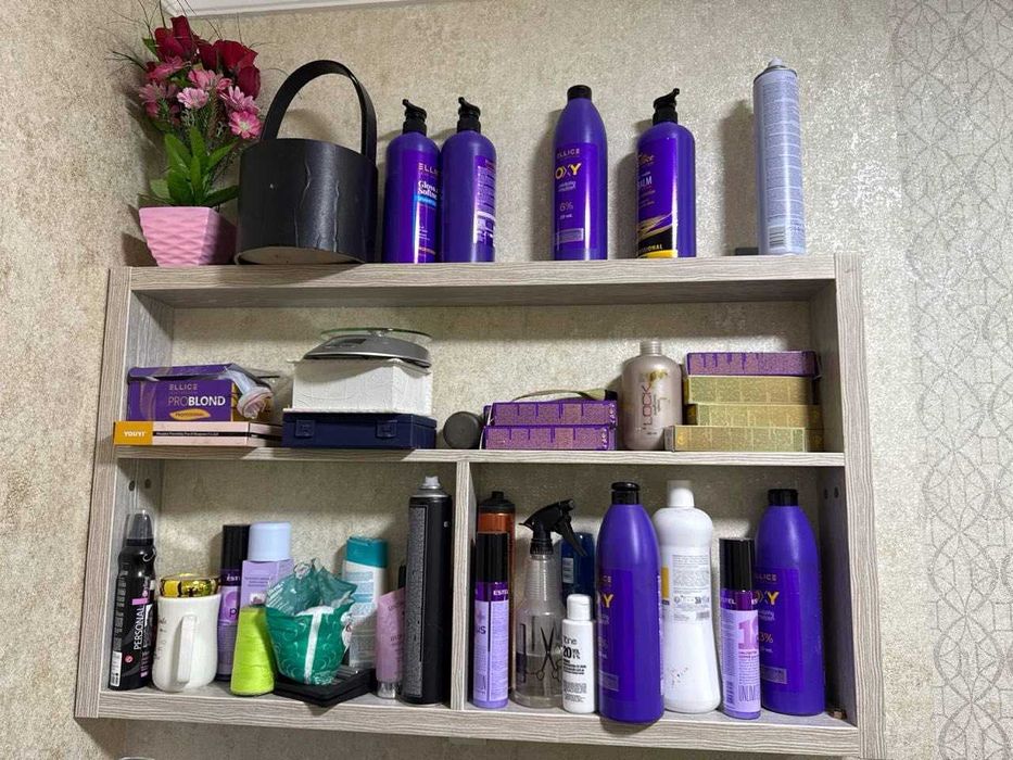 etajerka xar xil buyumlar