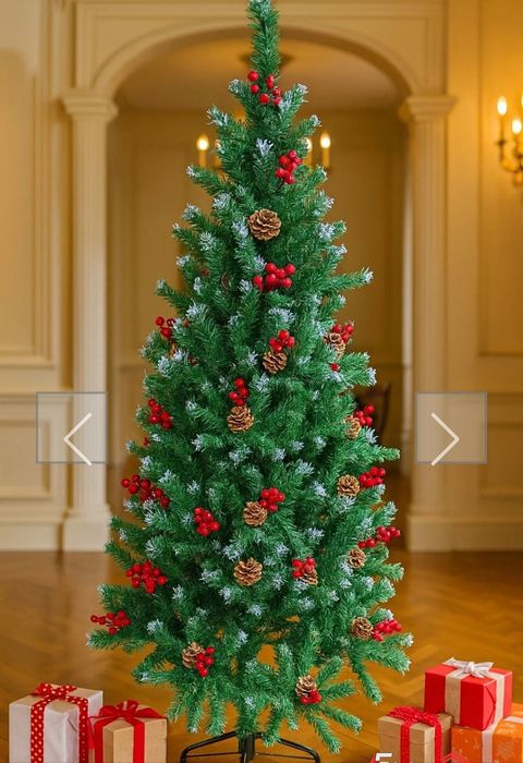 ТОП.Коледна елха с червени плодчета и шишарки .