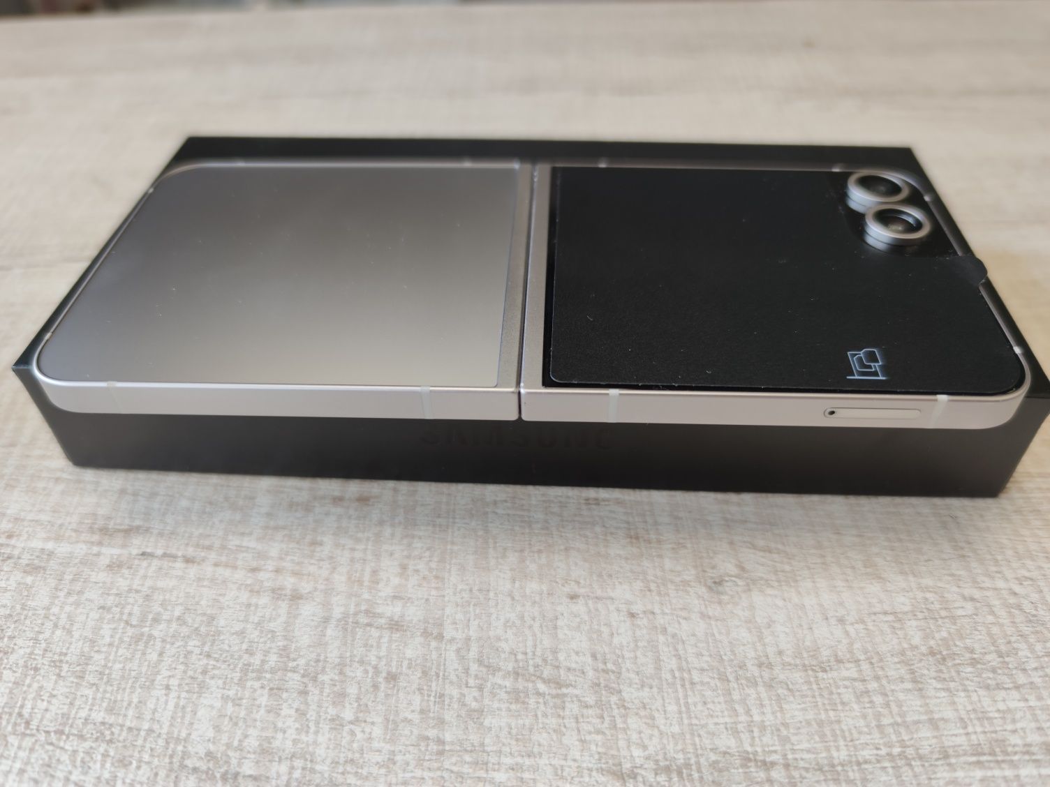 Samsung Galaxy Z Flip 6 5G 256GB  Silver shadow Гаранция!