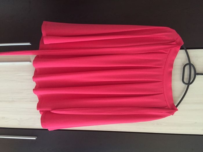 Розова плисирана пола