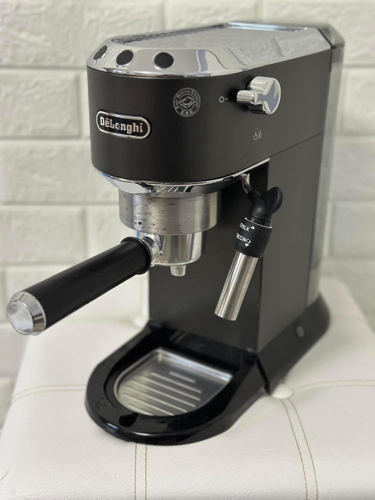 Кафе машина Delonghi dedica EC685.BK