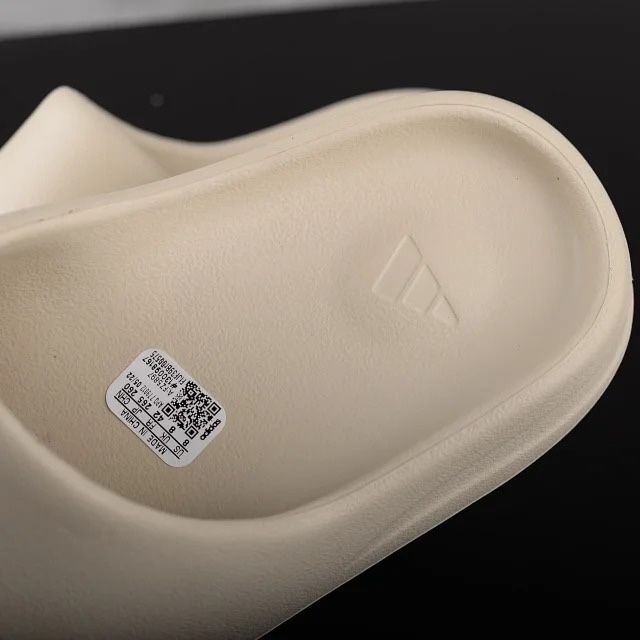 Yeezy Slide Bone