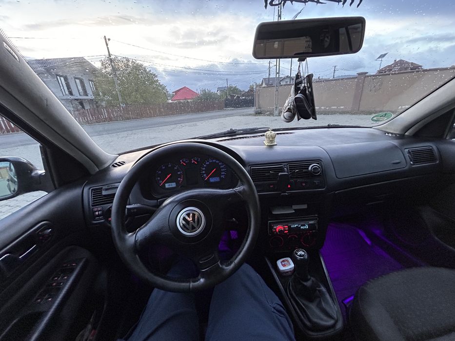 Volkswagen Golf 4 an 2002 motor 1.6 16 v 105 cp benzina