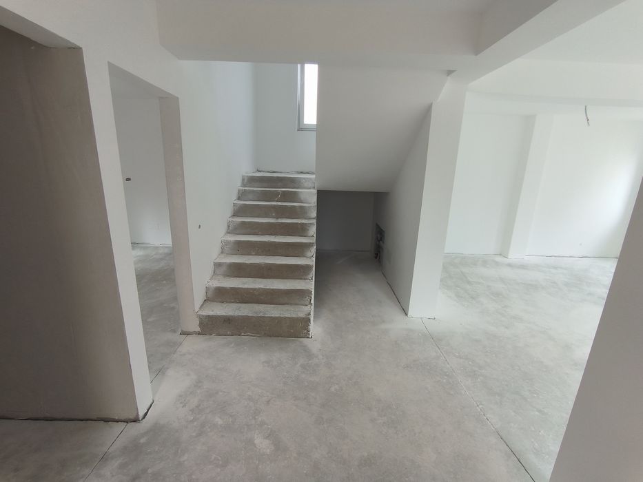 PROPRIETAR vând casă individuală în Dezmir, 172 mp utili, 440 teren