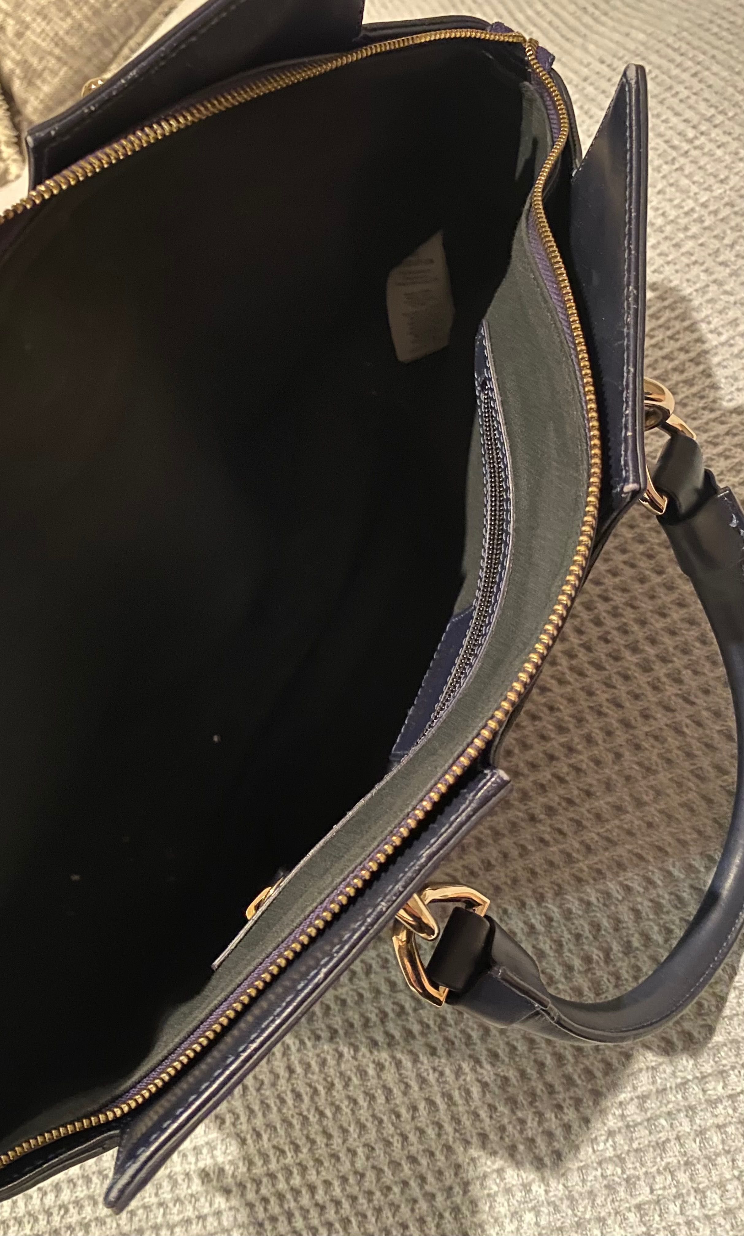 Елегантна чанта от естествена кожа на Версаче