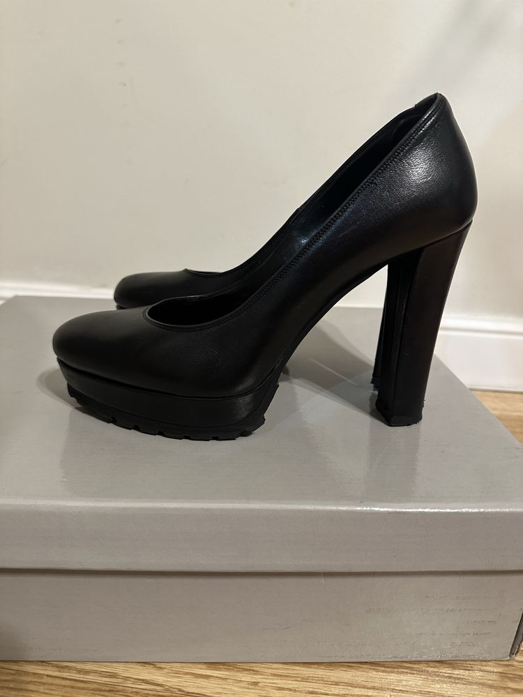 Продам женские итальянские туфли 37 размера, б/у