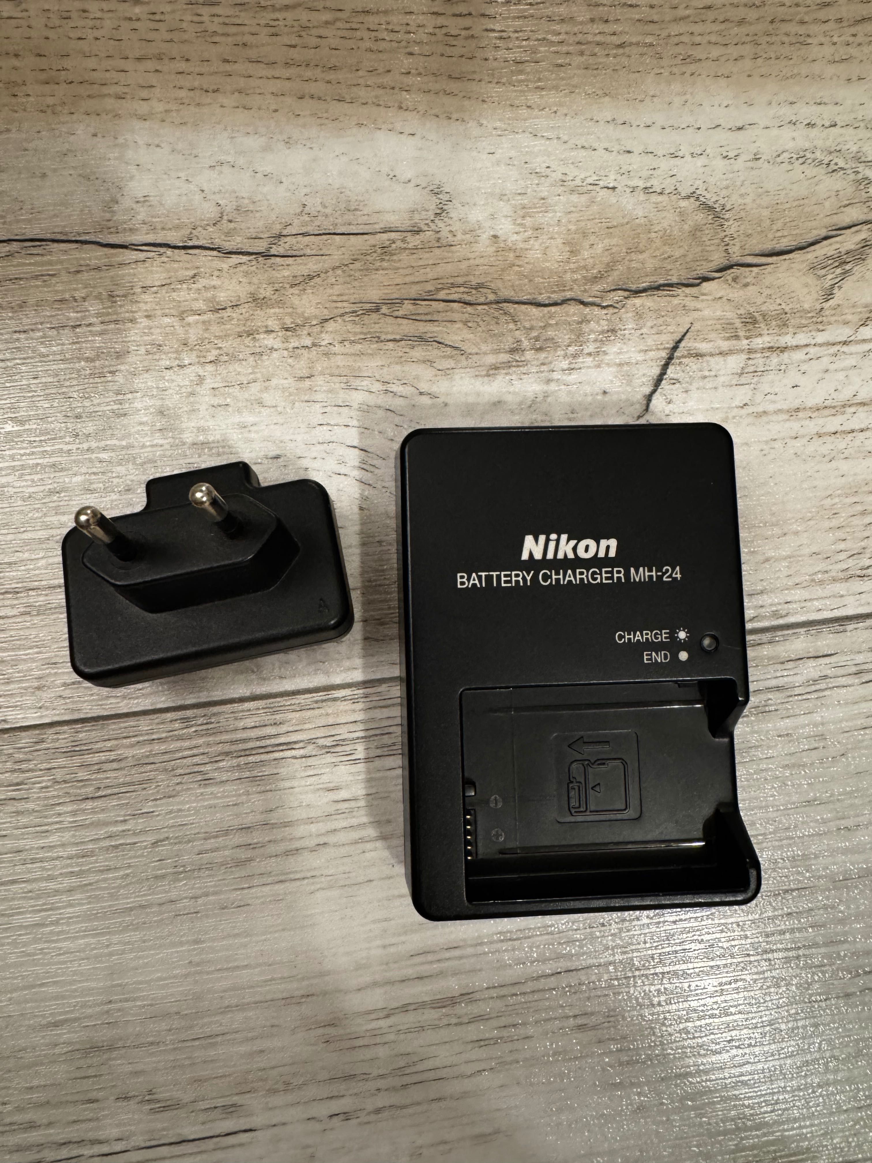 NIKON D3100 kit with Nikkor AF-S 18-55mm lens, original charger+bag