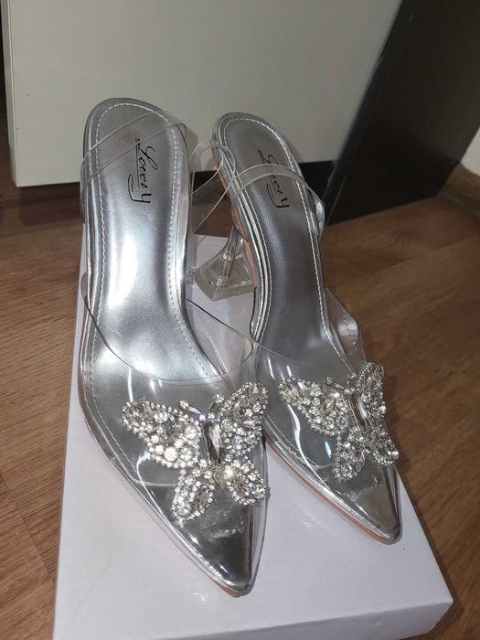 Дамски токчета с пеперуди