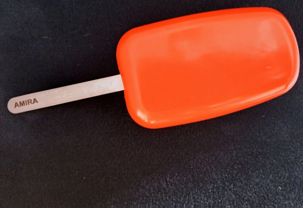 Брошка от епоксидна смола