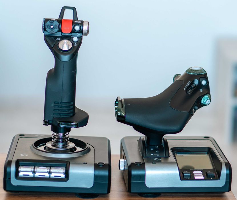 Joystick Logitech x52 PRO HOTAS Controller