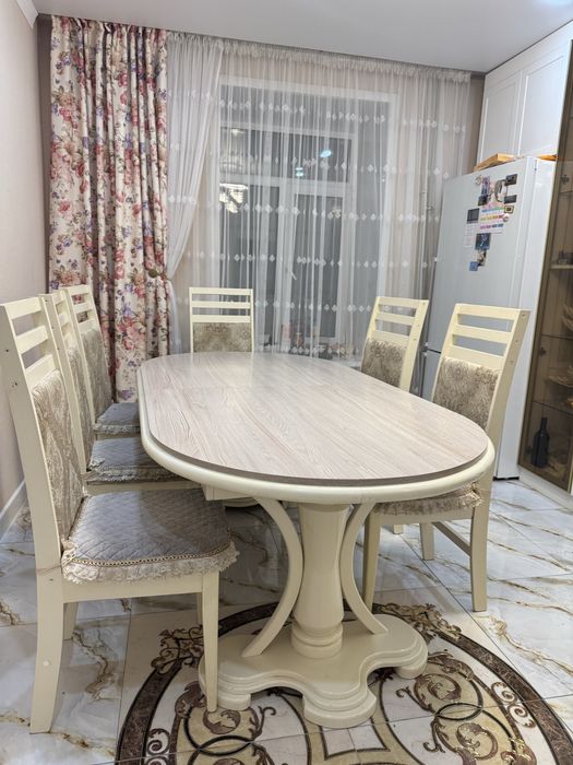 Стол со стульями
