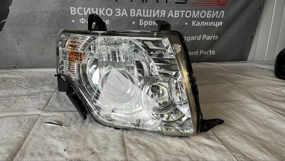 Десен фар Mitsubishi Pajero 4 (2007-2012)