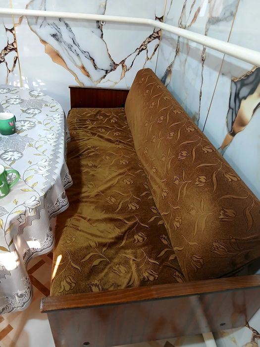 Продам стол стул и диван