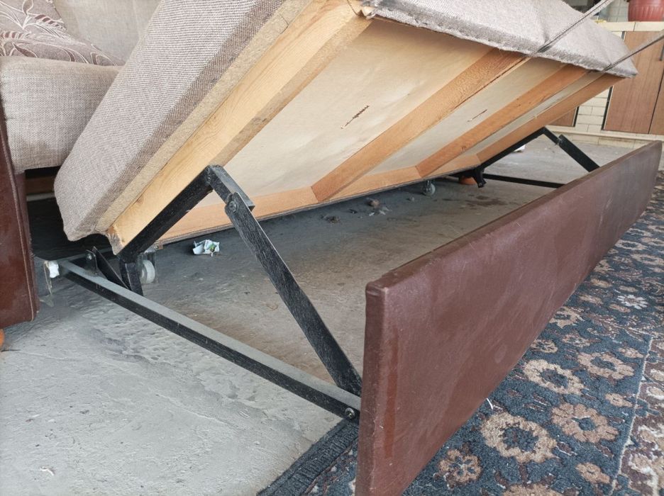 Продается диван + 2 кресла